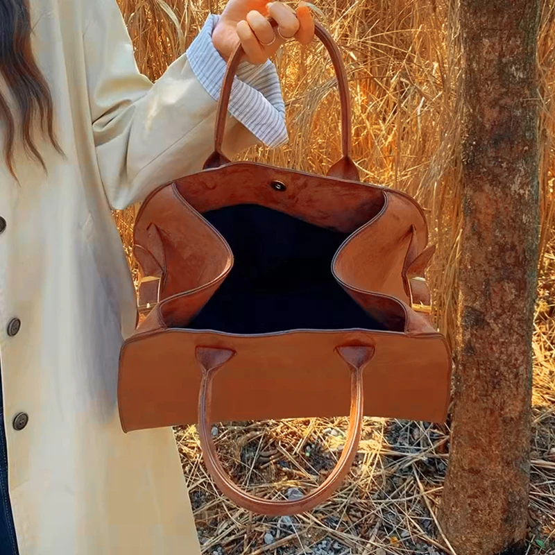 High-end Niche Design Handbags Outdoor Travel Bags Autumn and Winter New High-capacity Retro Commuter Handbags Ladies - Image 6