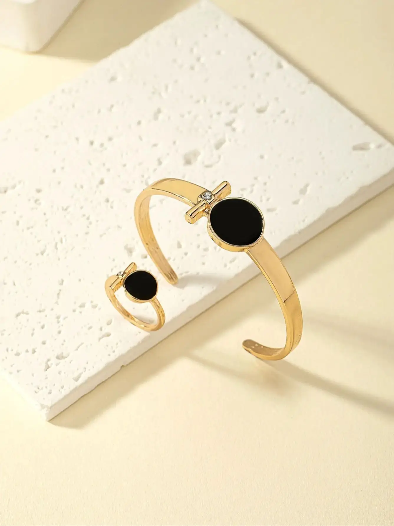 Fashionable, Personalized, Exquisite and Luxurious Bracelet and Ring Set - Image 6