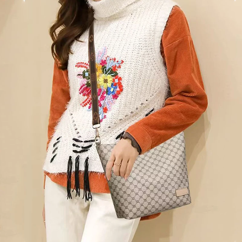 Neutral Handbags for Men and Women Are Suitable for Daily Commuting They Include Single Shoulder Bags and Crossbody Bags. - Image 5