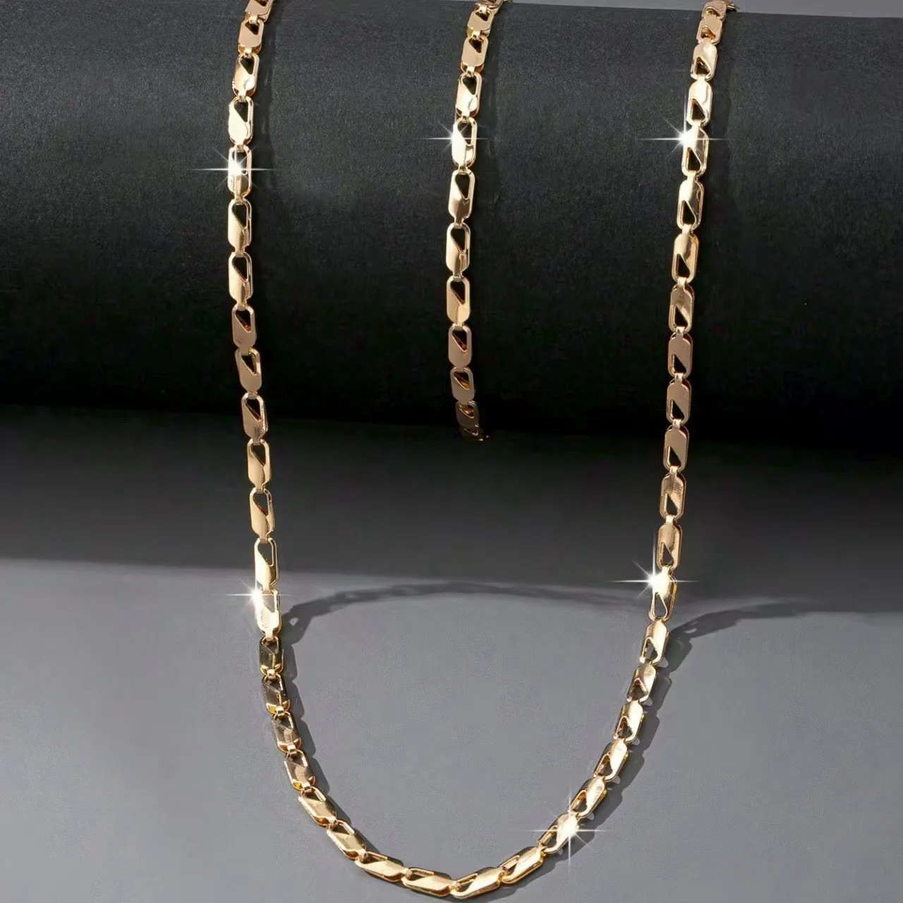 A Set of Sexy and Luxurious Women's Necklaces and Bracelets, a Fashionable and Versatile Women's Jewelry Set - Image 3