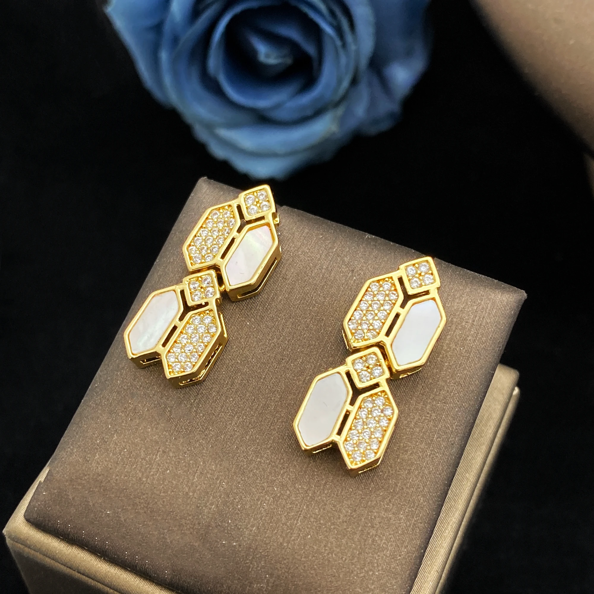 HOT Jewelry Sets For Woman Wedding Parties Jewellery Necklace Earrings Rings Bracelets For Gift Plating18k With CZ White shell - Image 4